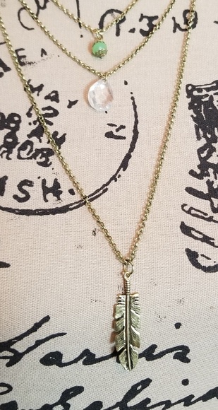 🆕Gold 3 Tiered Layered Feather Crystal Necklace - Picture 2 of 6